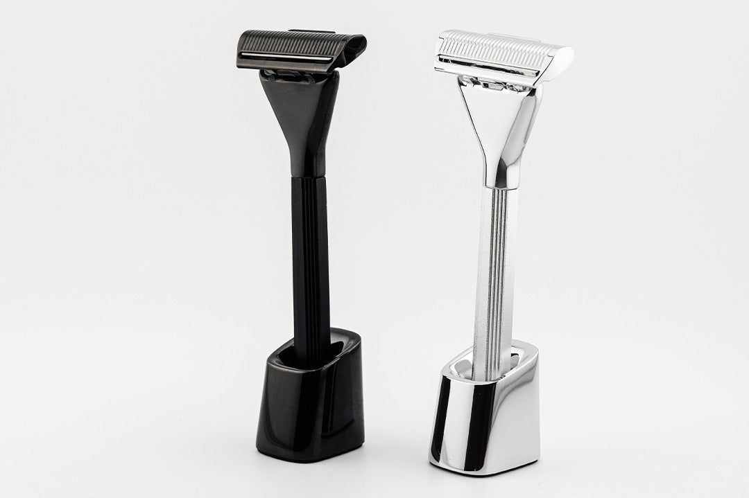 2 Single Edge Max in Razor Stand on White